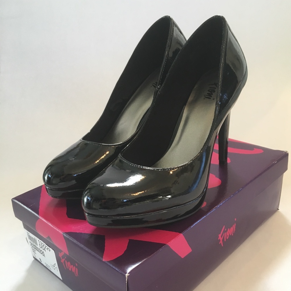 Fioni “Kambridge” Black patent heels SZ 8!